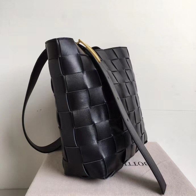 Bottega Veneta MAXI SHOULDER BAG BLACK