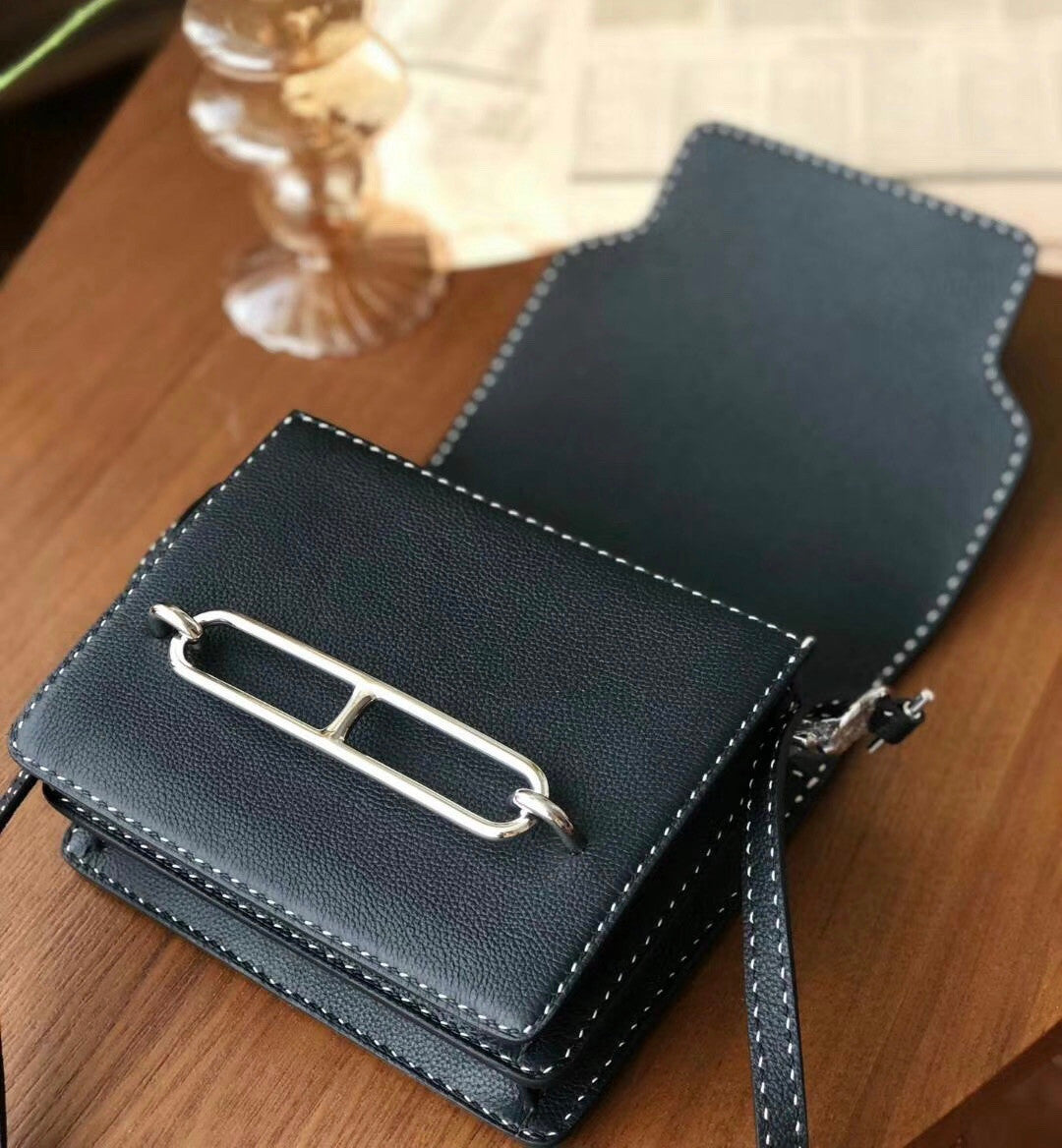 Hermes Black Evercolor UN POINT SUR DEUX  Mini Roulis Bag