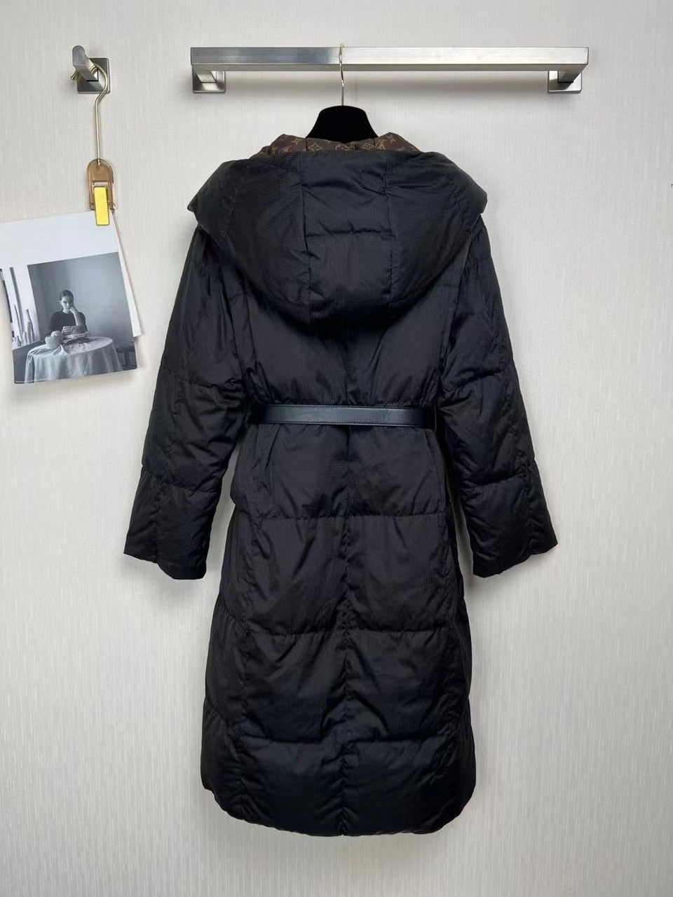 Louis Vuitton 1AA8X7 LONG PILLOW PUFFER WRAP COAT