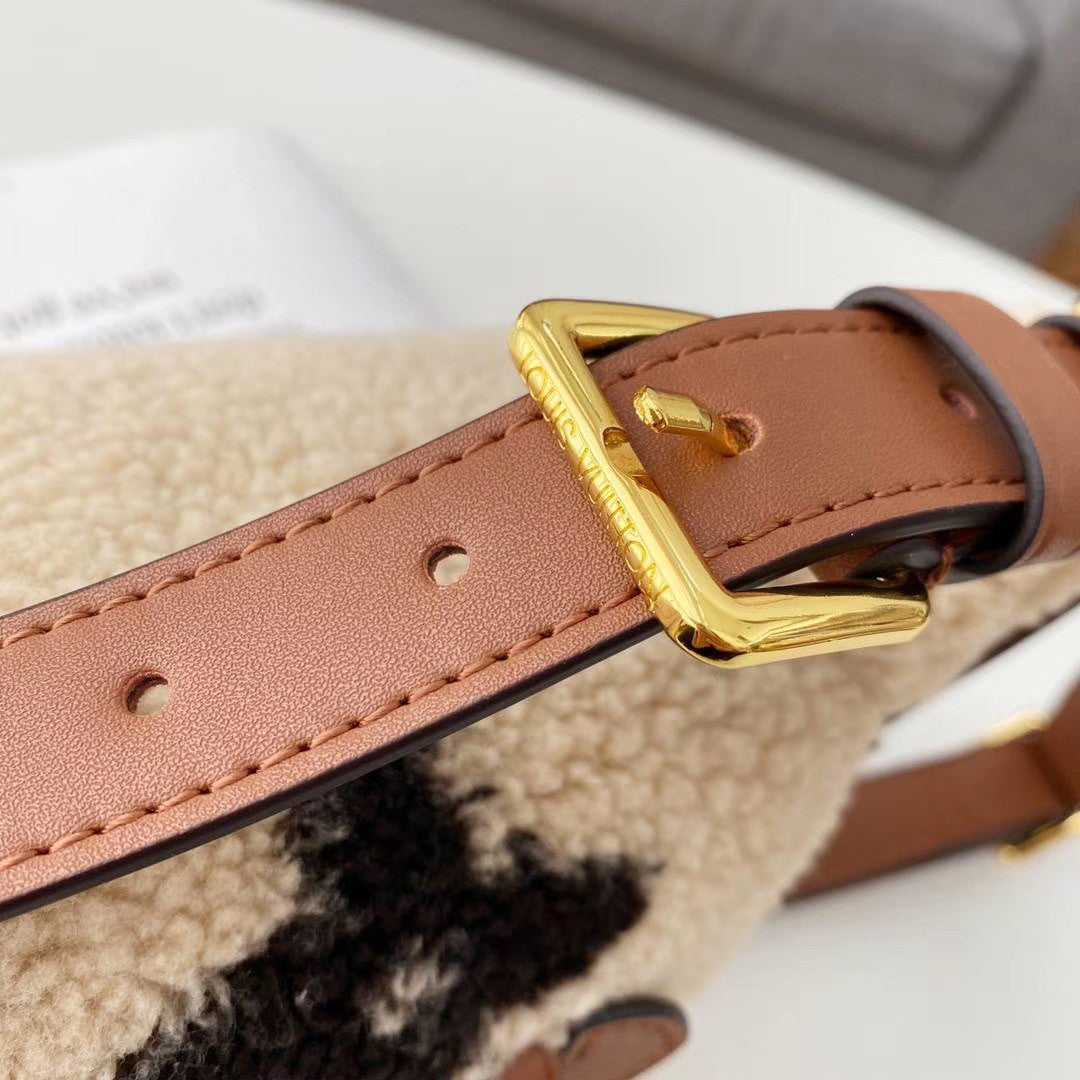 Louis Vuitton M55425 BUMBAG