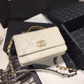 CHANEL 19 Wallet on Chain White