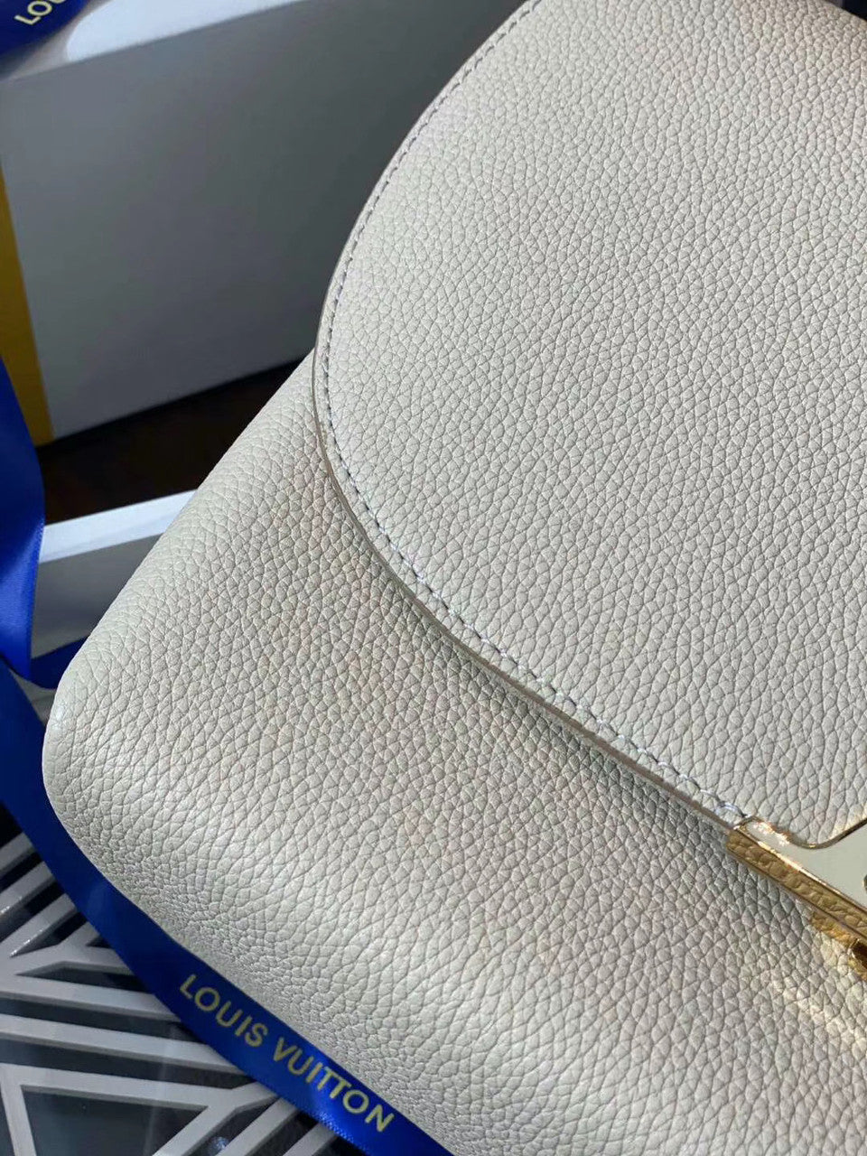 Louis Vuitton M55060 BOLSO VOLTA Moccacino