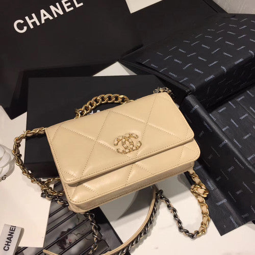 CHANEL 19 Wallet on Chain Beige