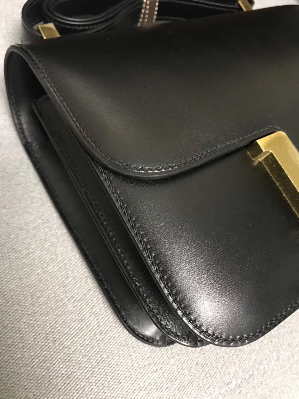Hermès Black Box Leather Constance 23cm