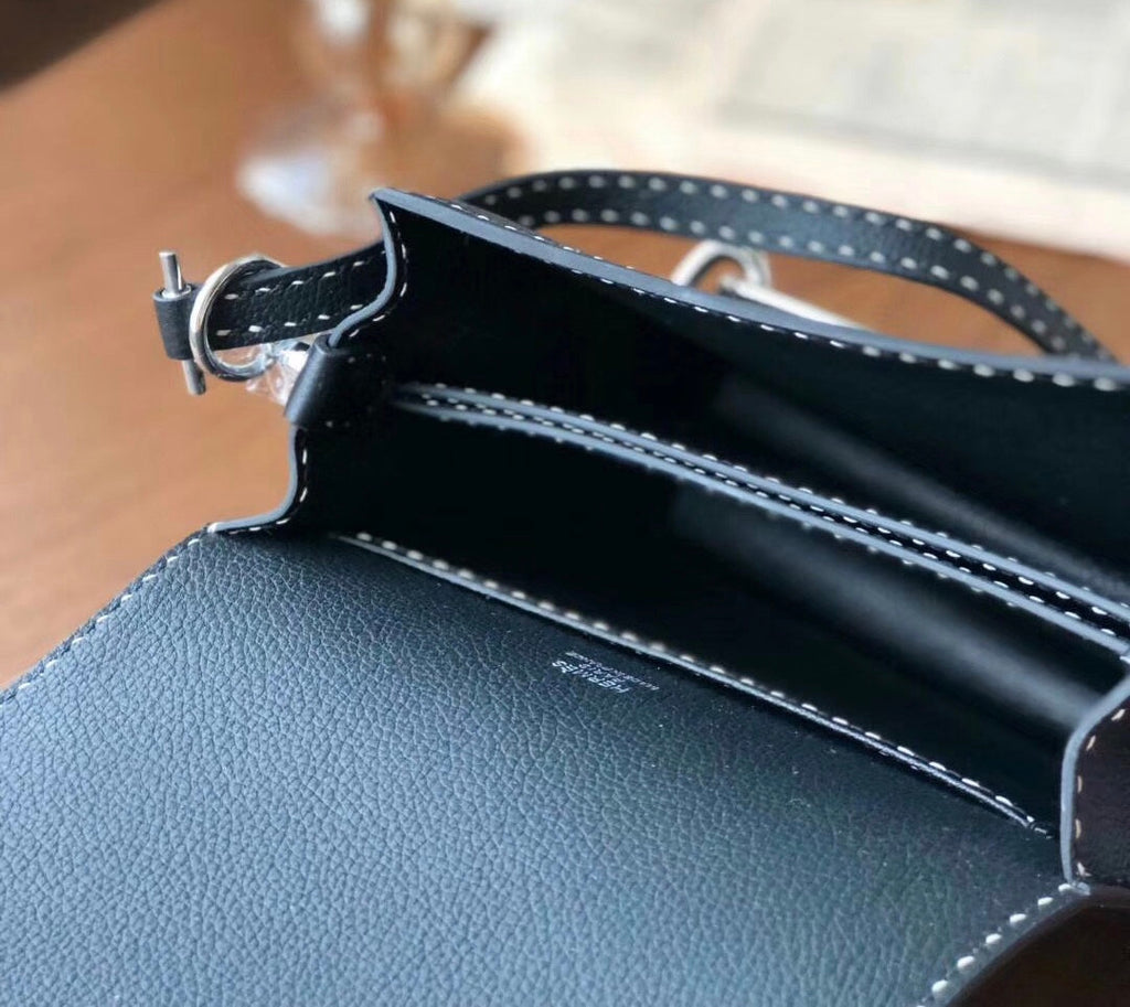 Hermes Black Evercolor UN POINT SUR DEUX  Mini Roulis Bag