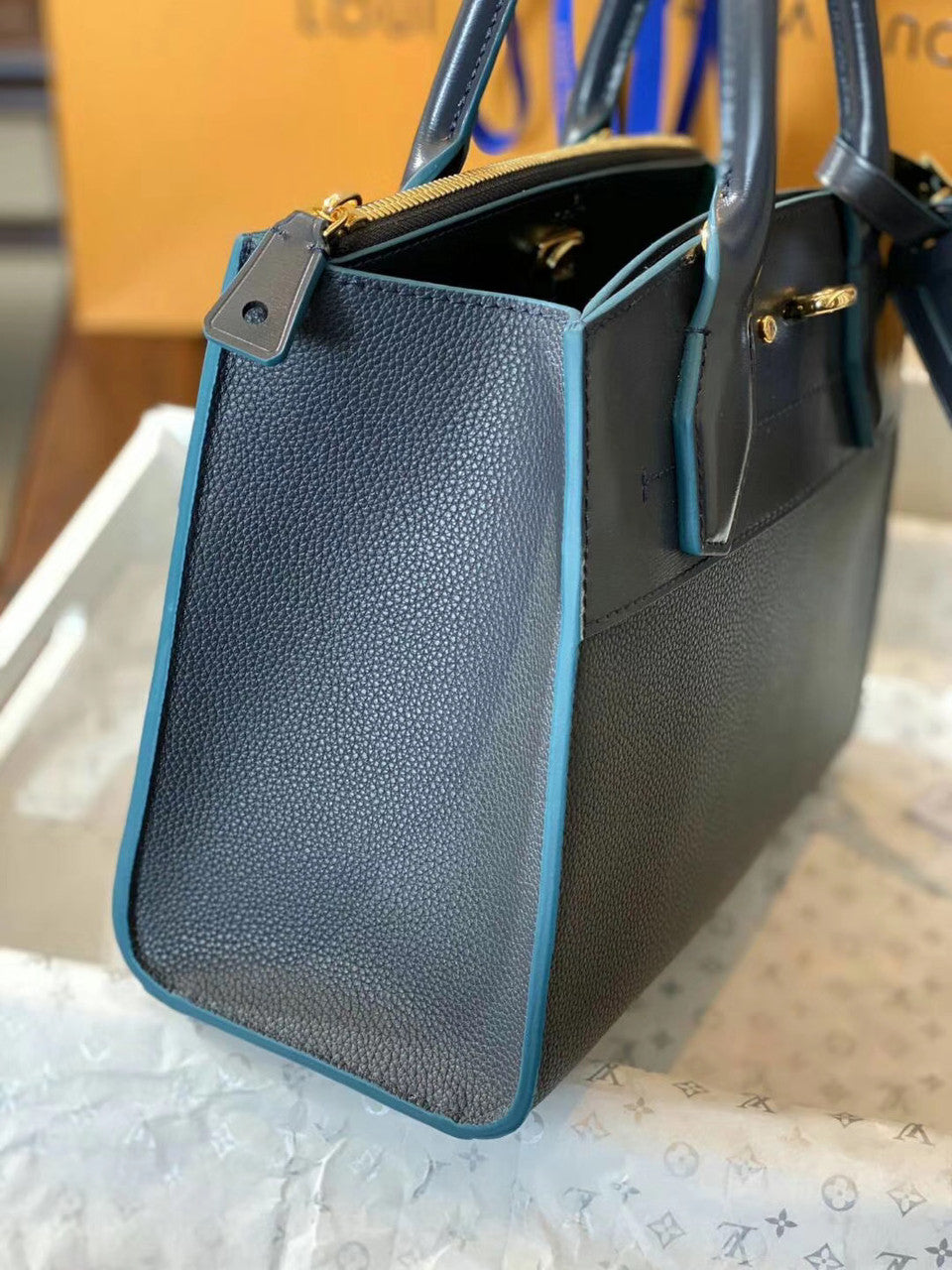 Louis Vuitton M53321 City Steamer PM Black
