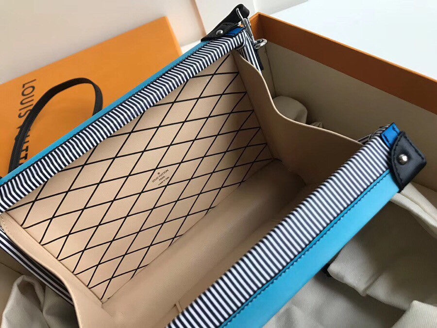 Louis Vuitton  PETITE MALLE M53847