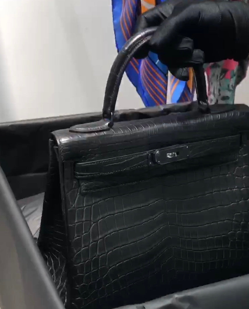 Hermes SAC KELLY SO BLACK RETOURNÉ 35 EN ALLIGATOR NOIR, GARNITURE EN MÉTAL PLAQUÉ NOIR, ÉDITION LIMITÉE