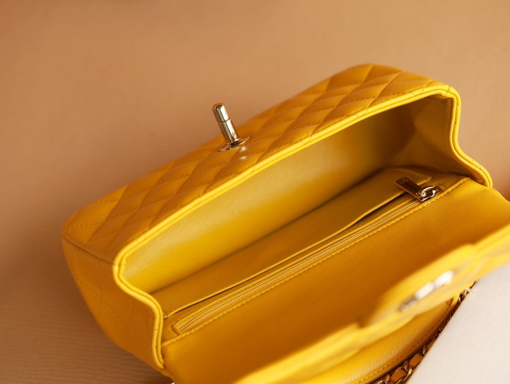 Chanel  Fall-Winter 2022/23 Pre-Collection Yellow  MINI FLAP BAG WITH TOP HANDLE