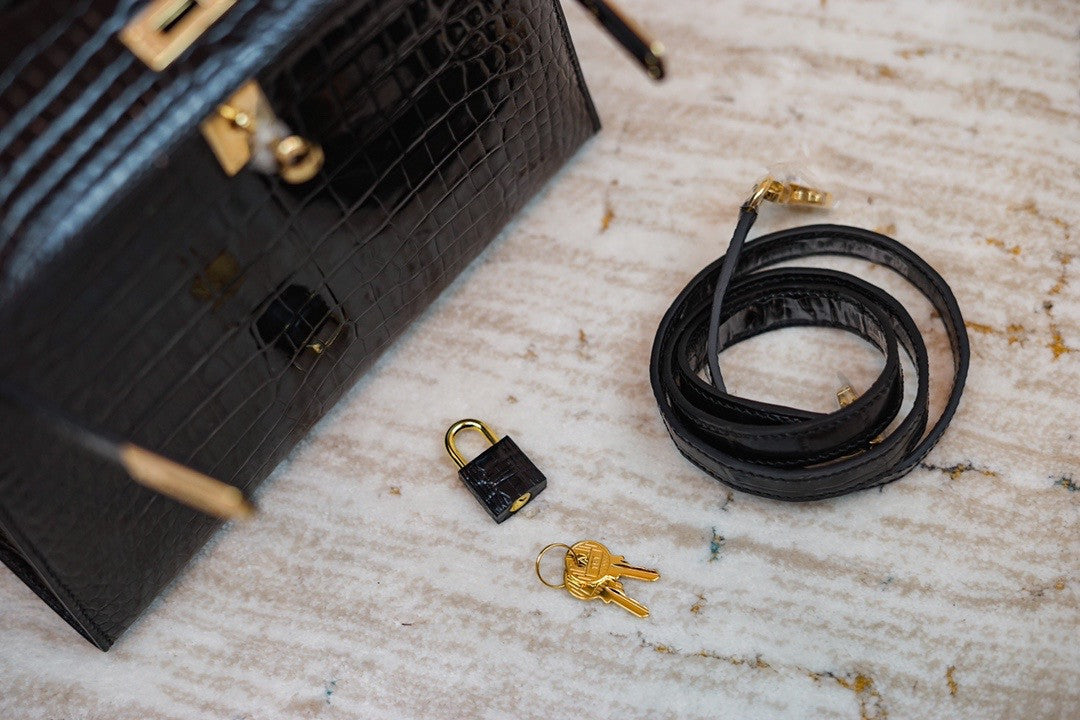 Hermes Black Alligator KELLY 25 WITH GOLDHARDWARE