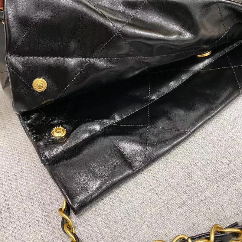 CHANEL 22 SMALL HANDBAG GOLD LOGO BLACK