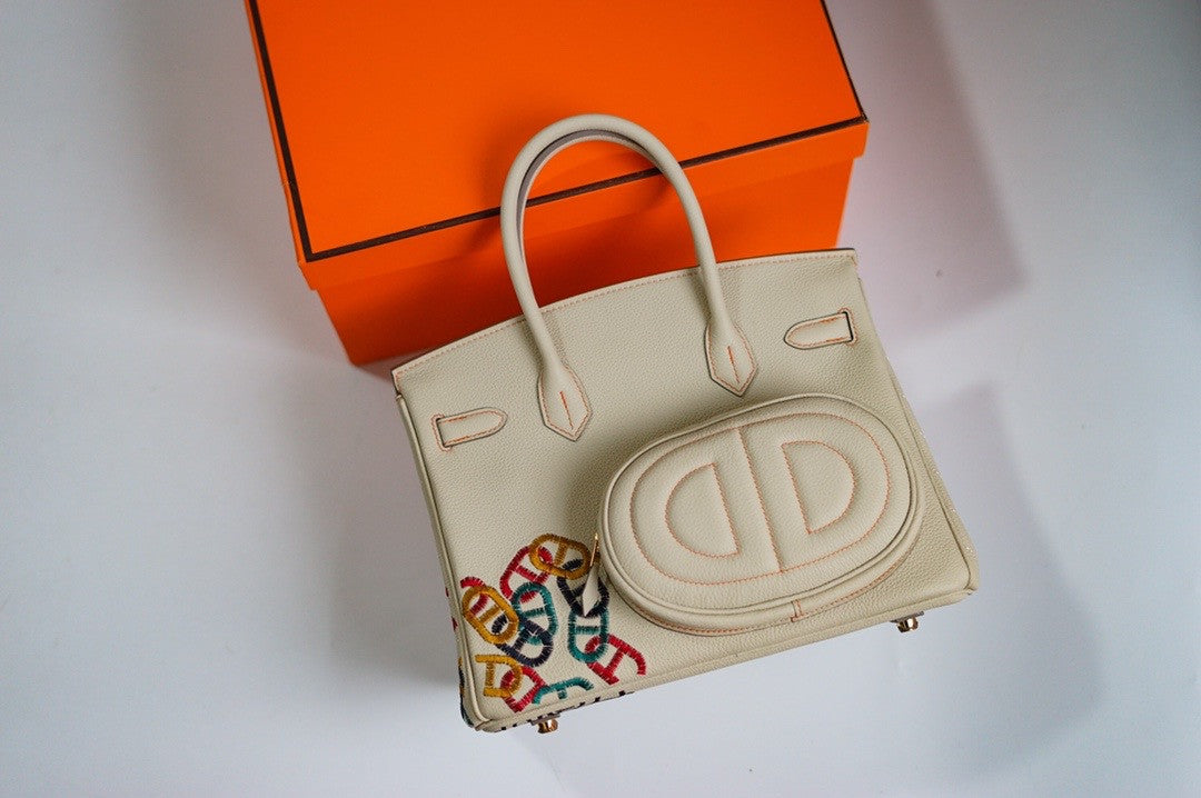 [Exclusive] Hermes Birkin Banane In-The-Loop 30 cm Embroidered Limited Edition Bag Togo Leather Gold Hardware