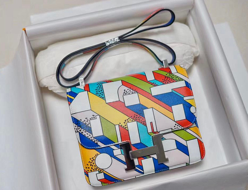Hermès ‘On A Summer Day’ Constance III 24 cm