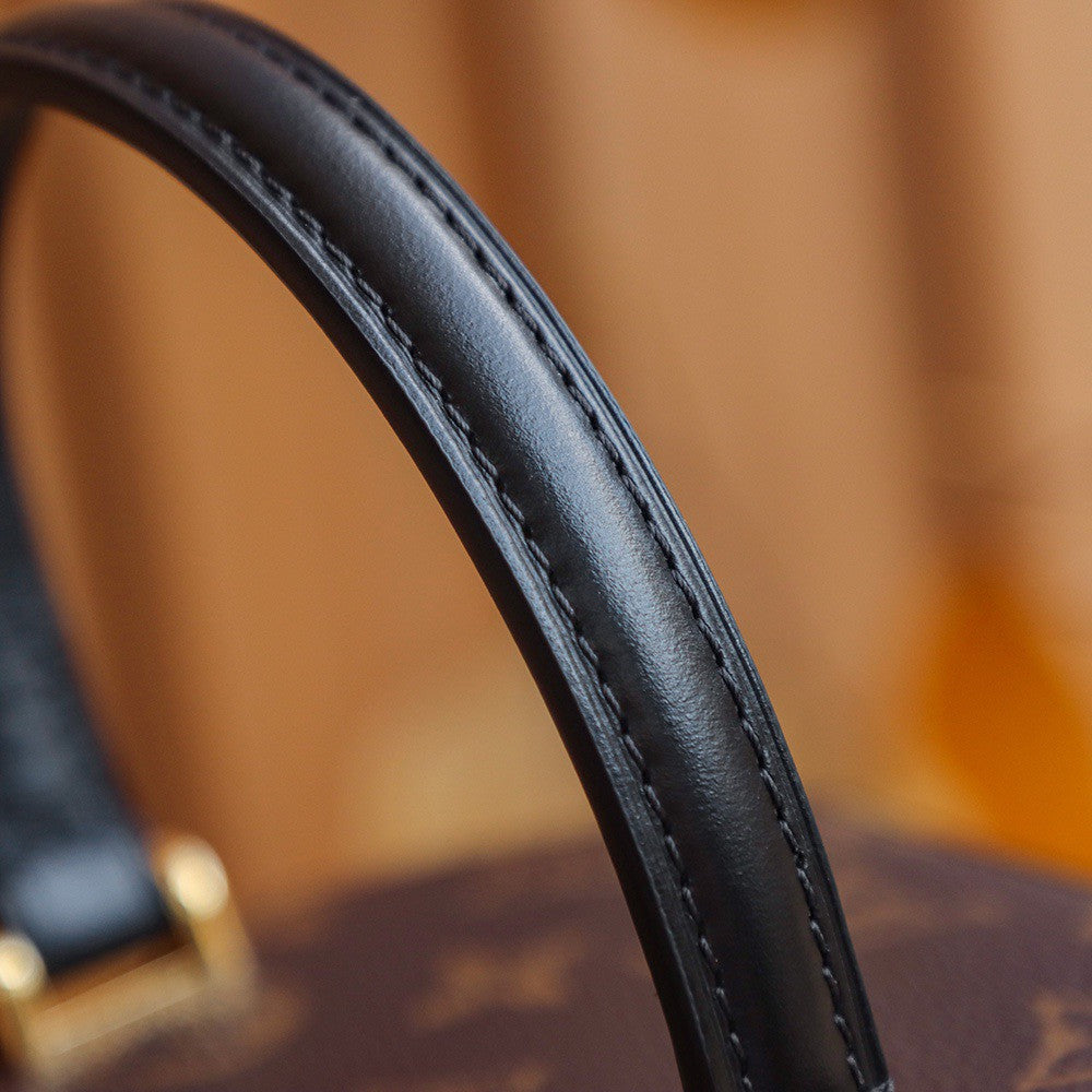 Louis Vuitton M43986 Cannes bag