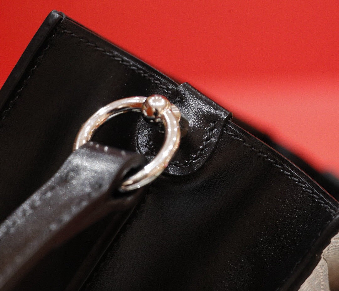 Hermes Special Order Lizard  Roulis Bag 23cm