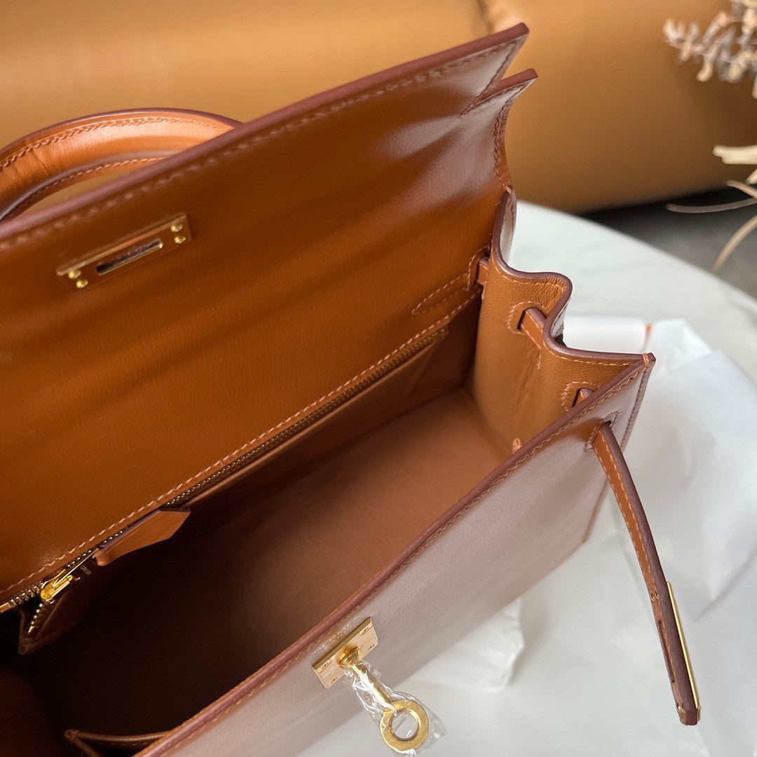 Hermès Gold Kelly 25 Box Leather Gold Hardware