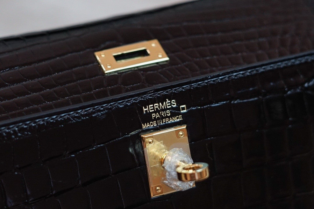 Hermes Black Alligator KELLY 25 WITH GOLDHARDWARE