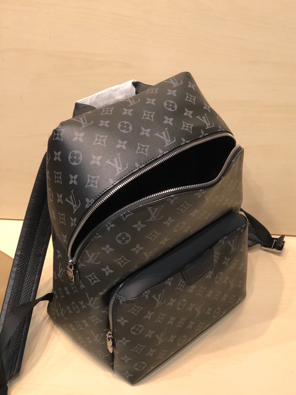 Louis Vuitton M43186  DISCOVERY BACKPACK PM