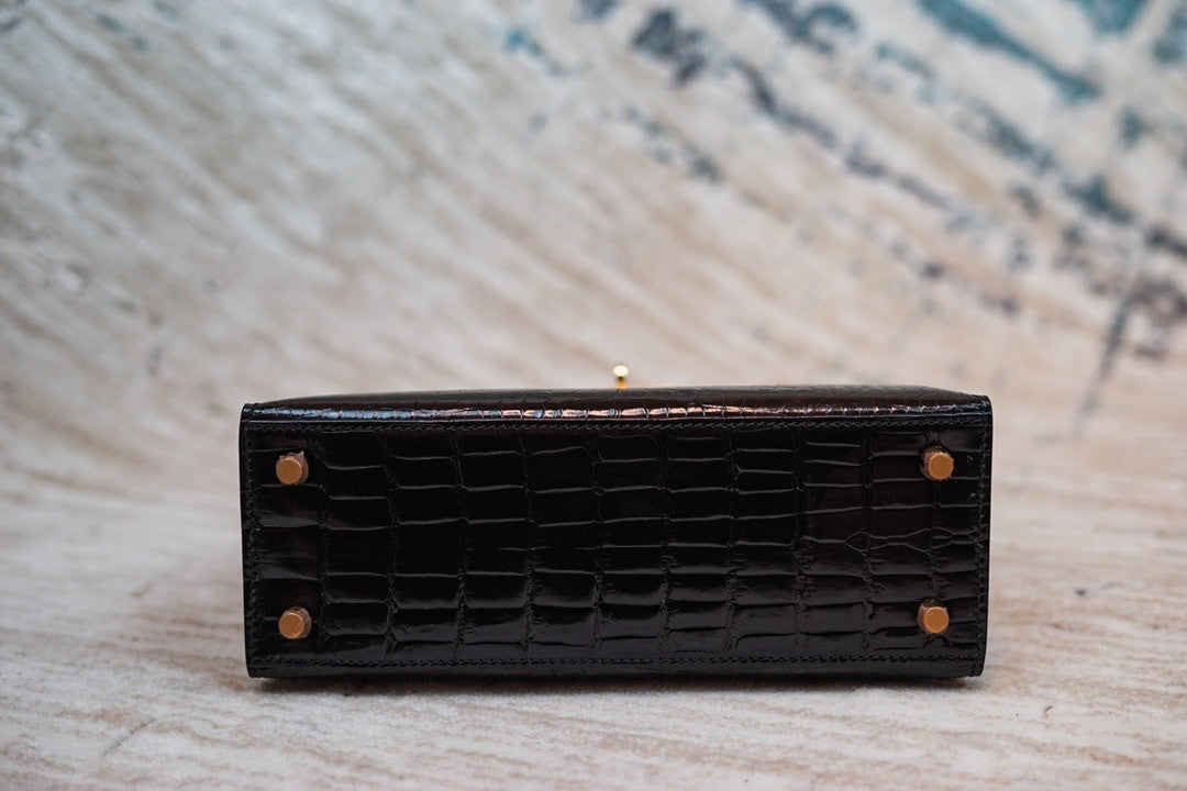 Hermes Black Alligator KELLY 25 WITH GOLDHARDWARE