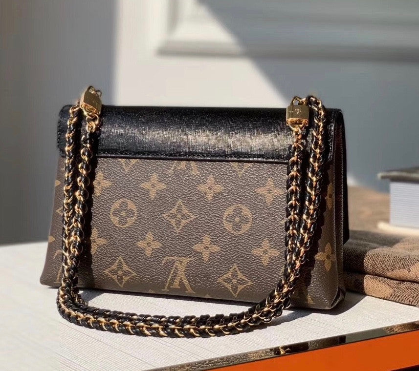 Louis Vuitton M44916 POCHETTE LV THELMA