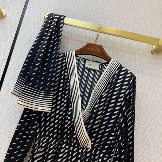Gucci Print silk dress with scarf