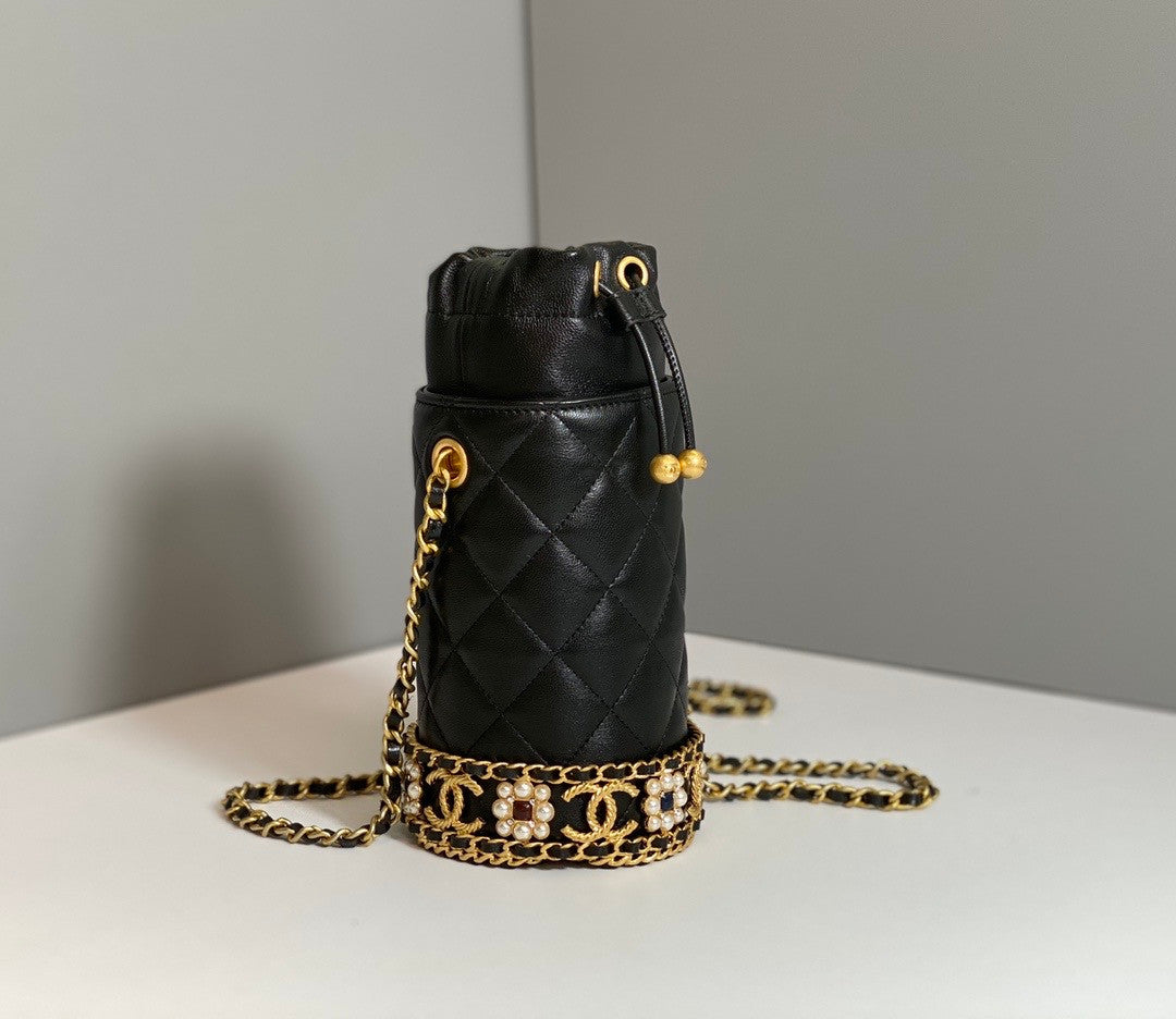 Chanel BUCKET WITH CHAIN Black