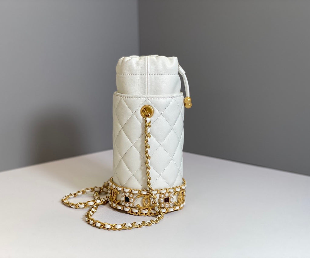 Chanel BUCKET WITH CHAIN White