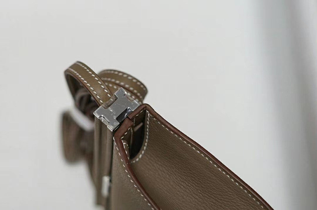 Hermes Clic-H 21 bag Etoupe Evercolor calfskin  with Palladium hardwares