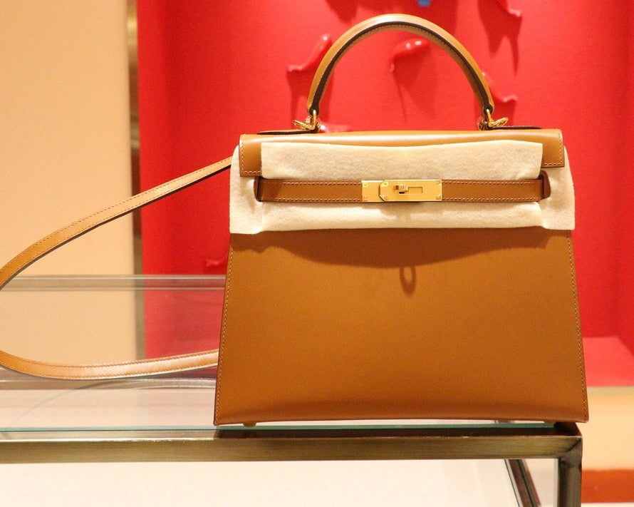 Hermès Gold Kelly 28 Box Leather Gold Hardware