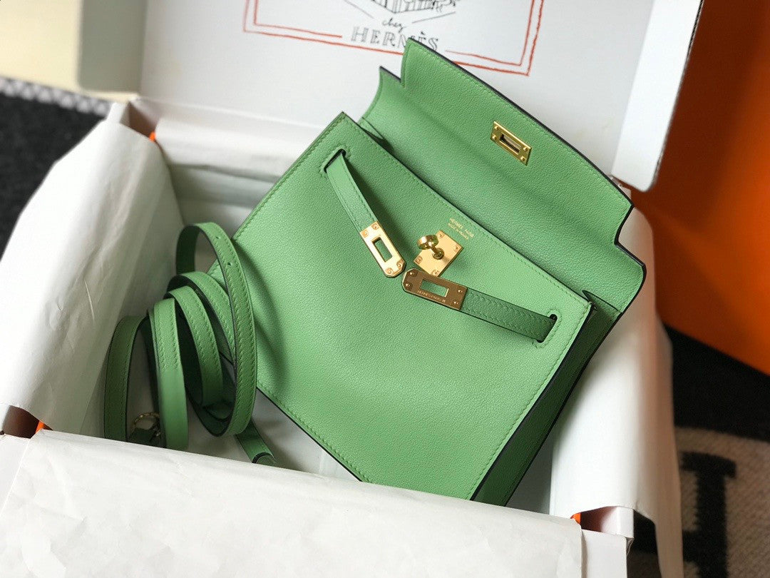 Hermes 3I Vert Criquet  Kelly Danse Bag Evercolour Leather Gold Hardware