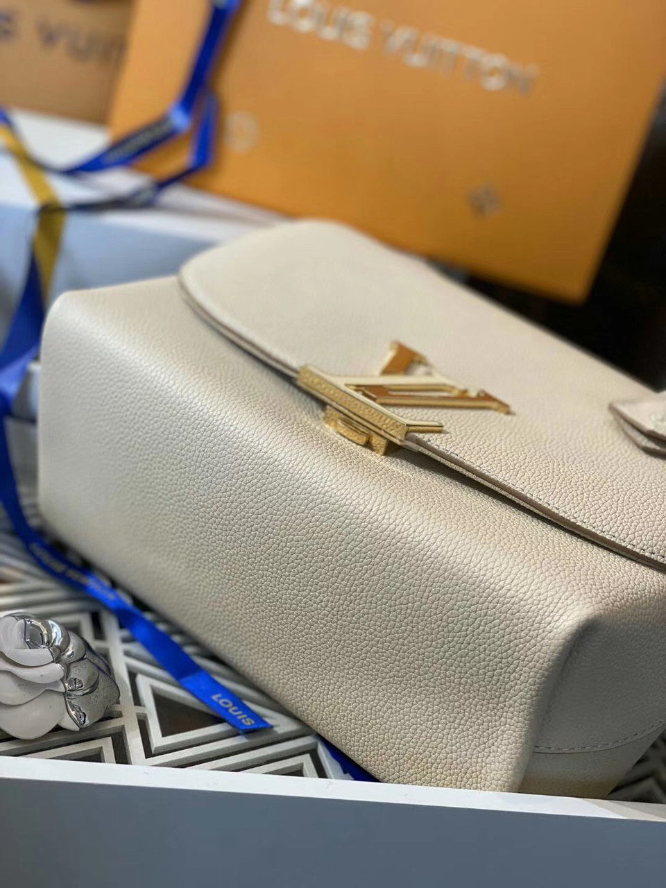 Louis Vuitton M55060 BOLSO VOLTA Moccacino
