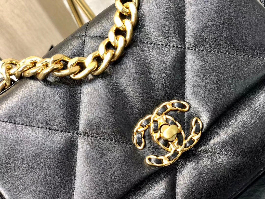CHANEL 19 Flap Bag