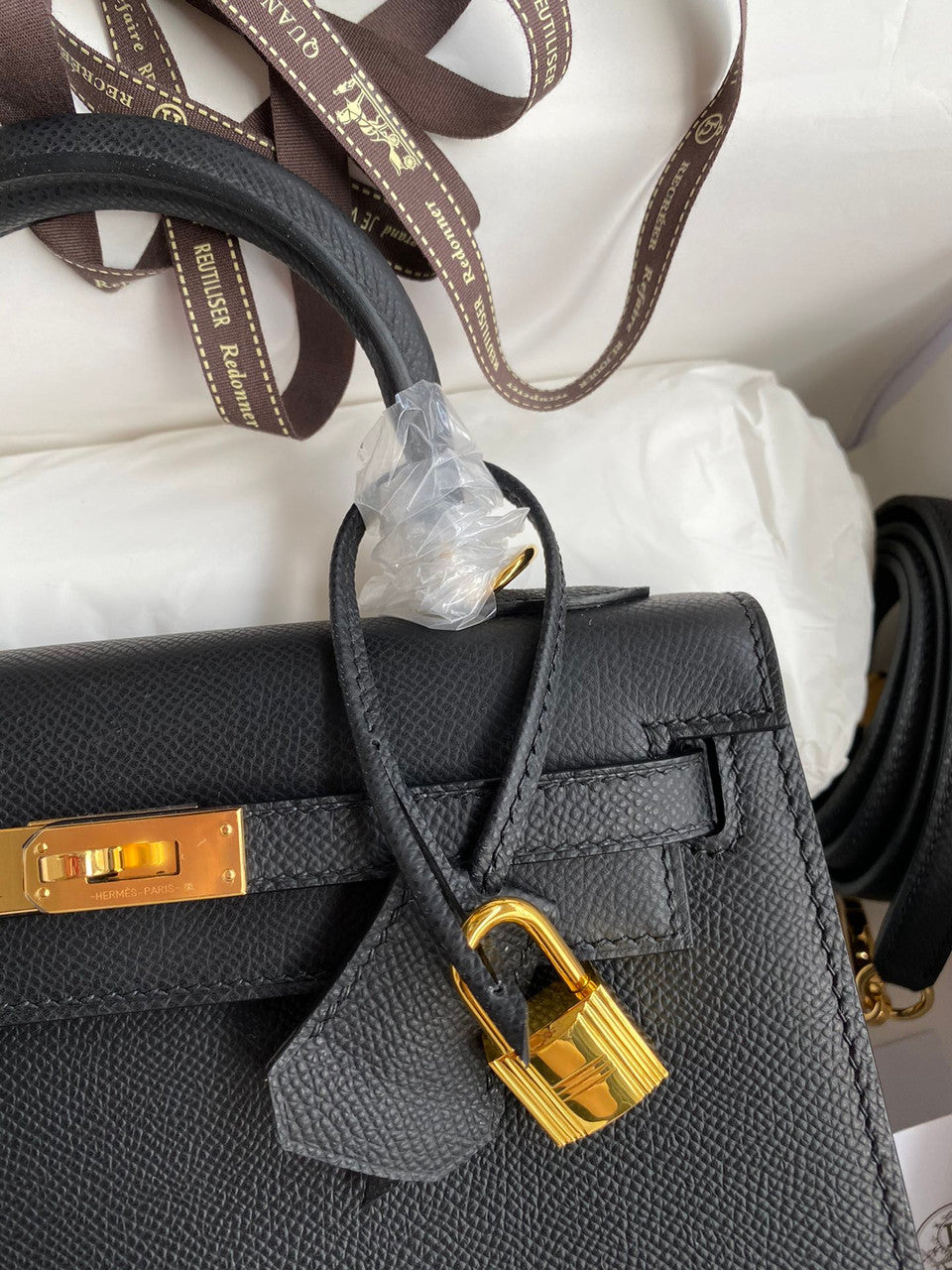 HERMES KELLY 28 SELLIER BLACK  EPSOM GOLD HARDWARE