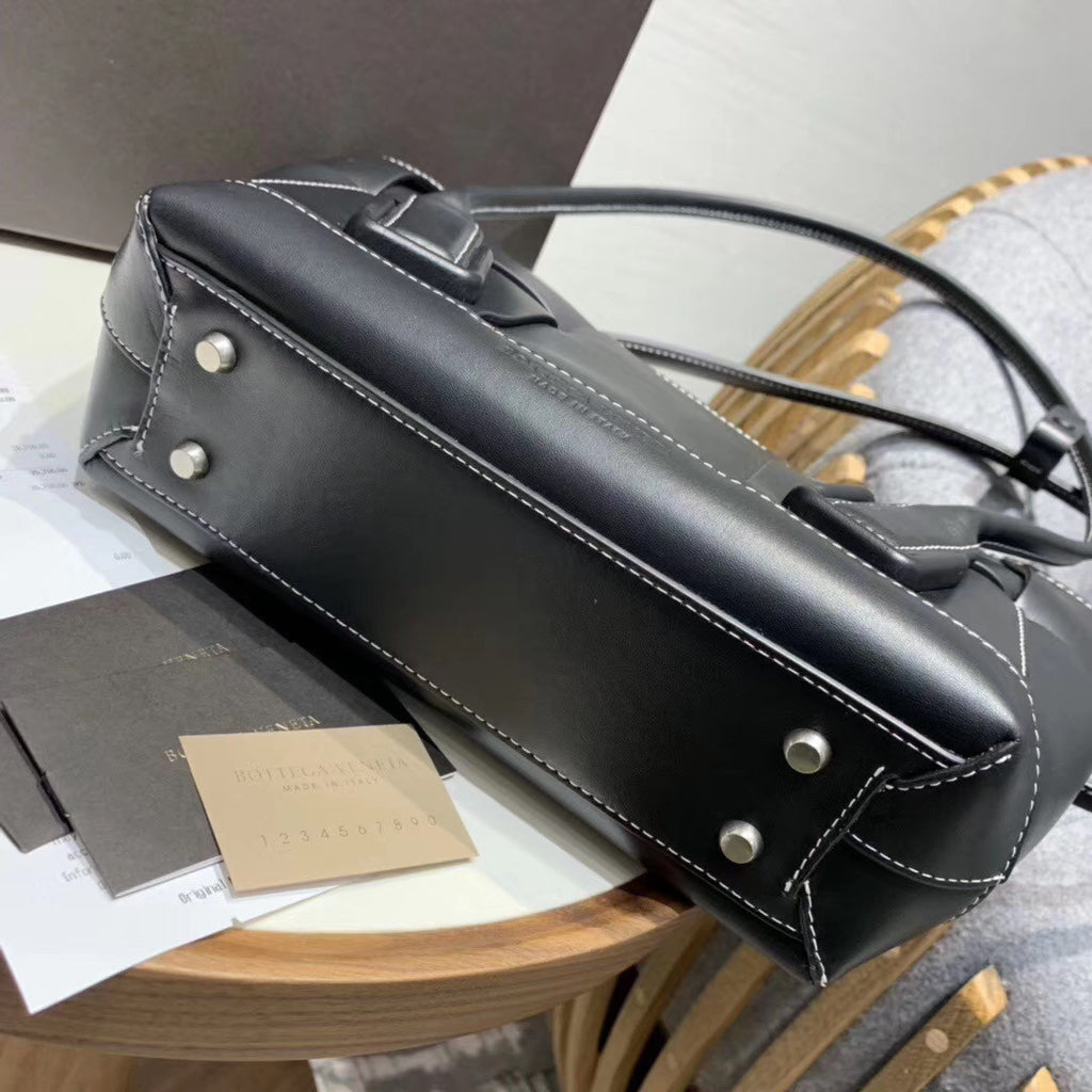 Bottega Veneta ARCO 33 BAG IN FRENCH CALFSKIN Black