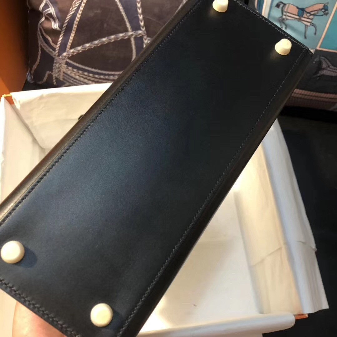 Hermès Black Kelly 28 Box Leather Gold Hardware
