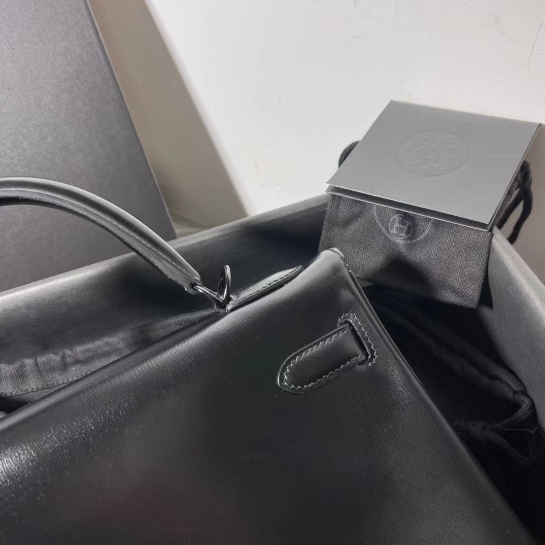 Hermès SO Black Box Retourne Kelly 32cm Black Hardware