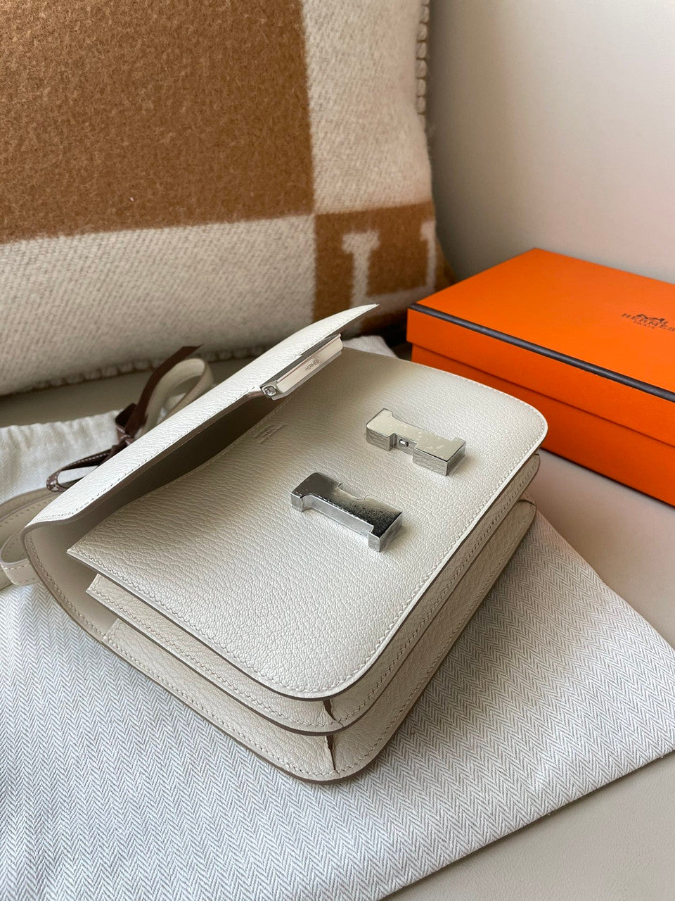 Hermes Craie Constance 19cm Goatskin Palladium Hardware