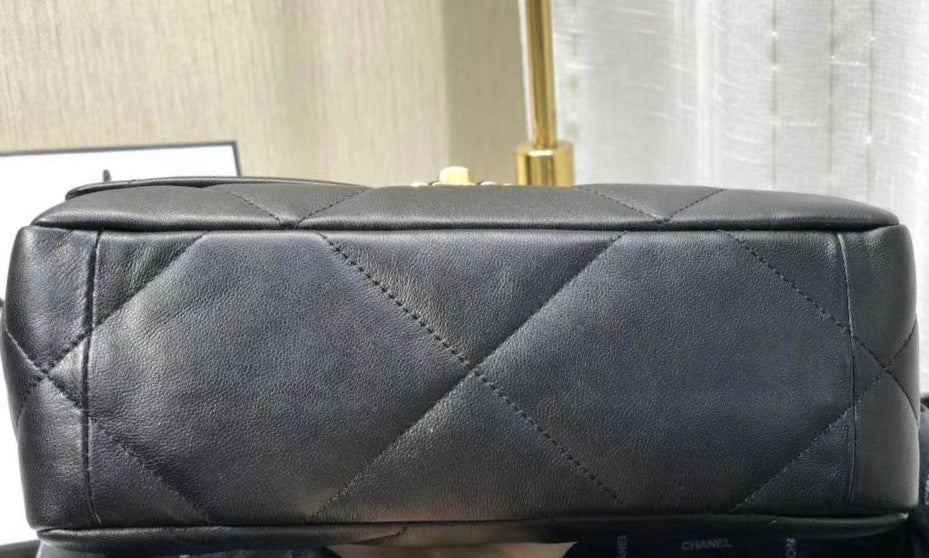 CHANEL 19 Flap Bag