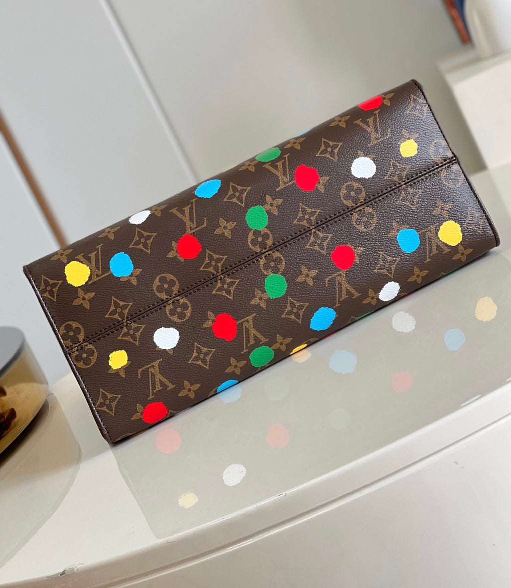Louis Vuitton M46379 LV x YK OnTheGo MM