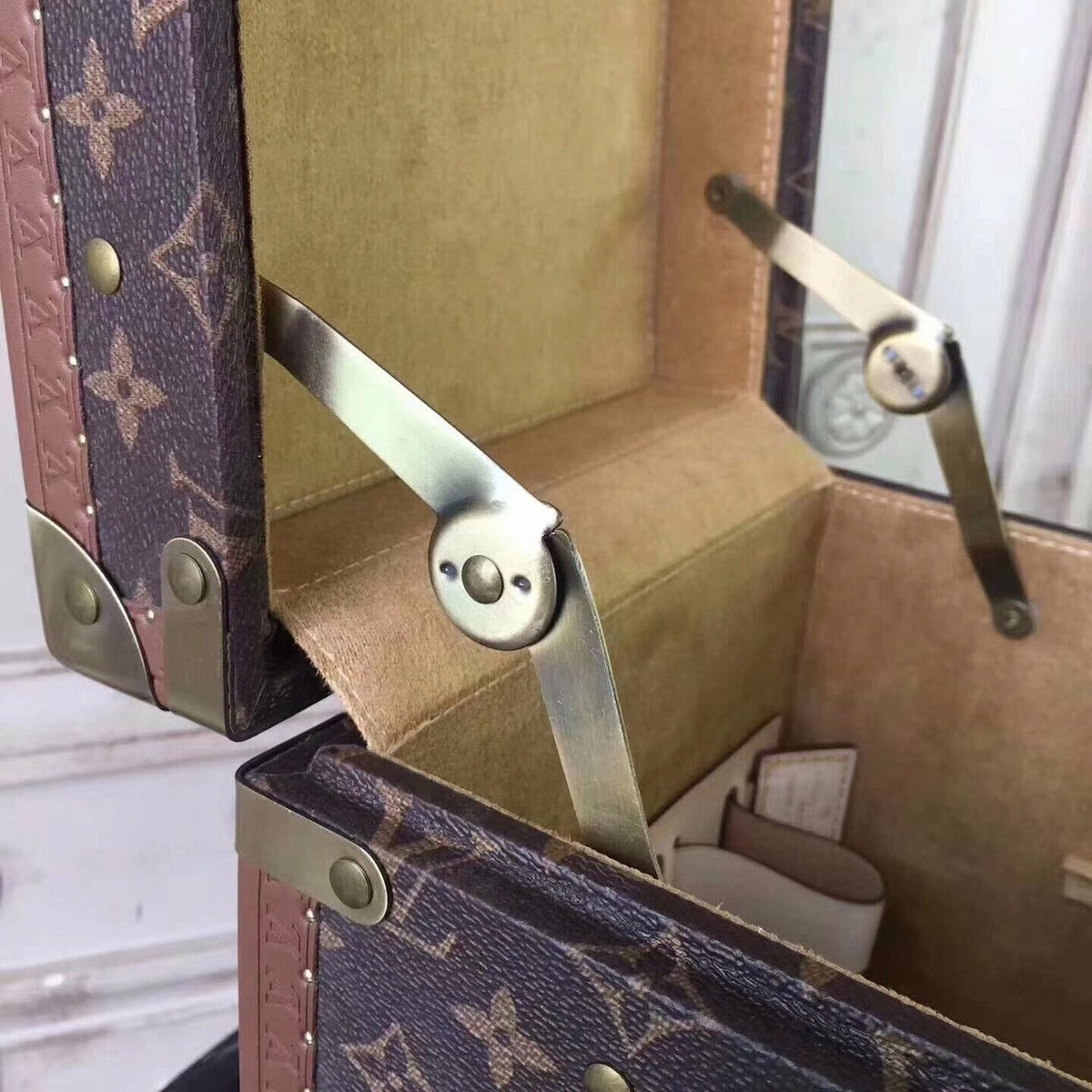 Louis Vuitton BEAUTY CASE M21828