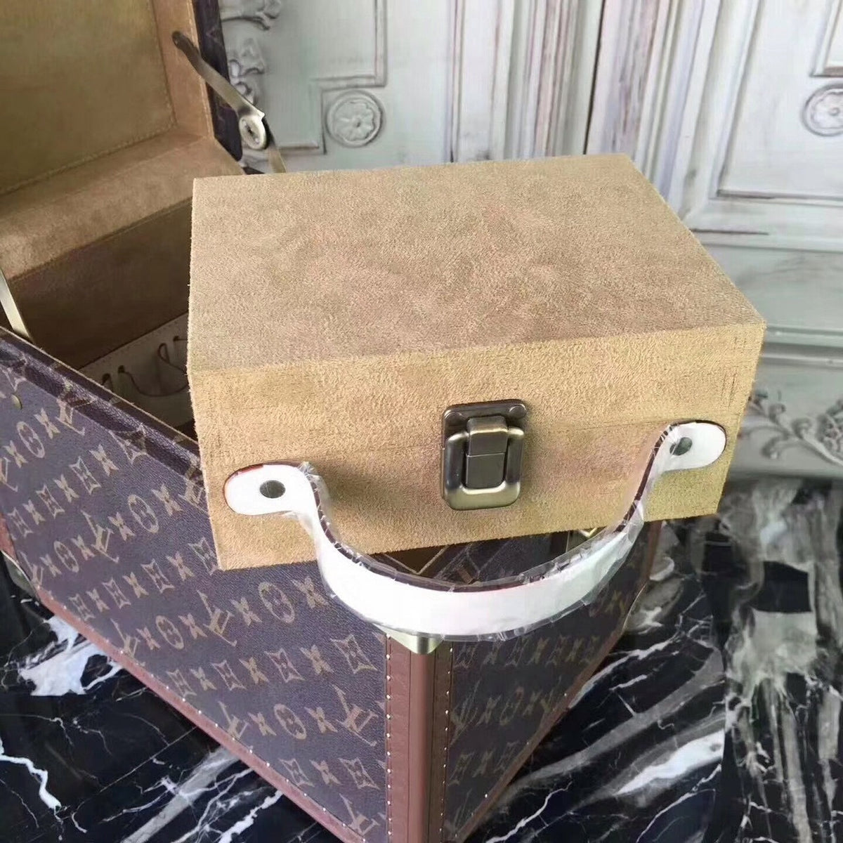 Louis Vuitton BEAUTY CASE M21828