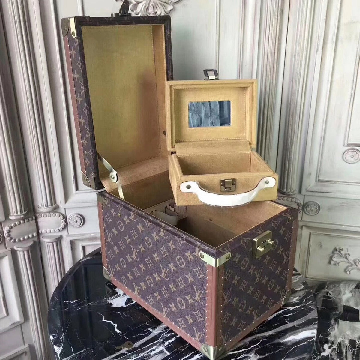 Louis Vuitton BEAUTY CASE M21828