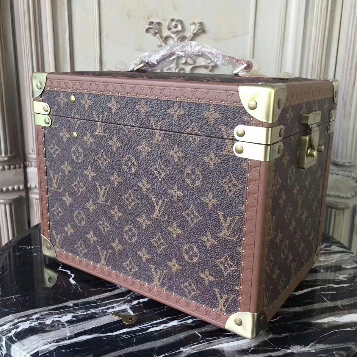 Louis Vuitton BEAUTY CASE M21828