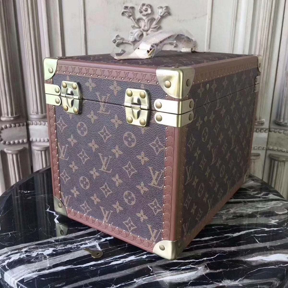 Louis Vuitton BEAUTY CASE M21828