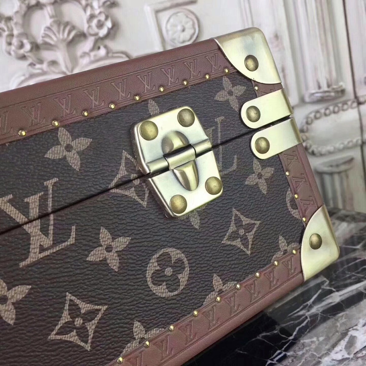 Louis Vuitton 8 WATCH CASE M47641