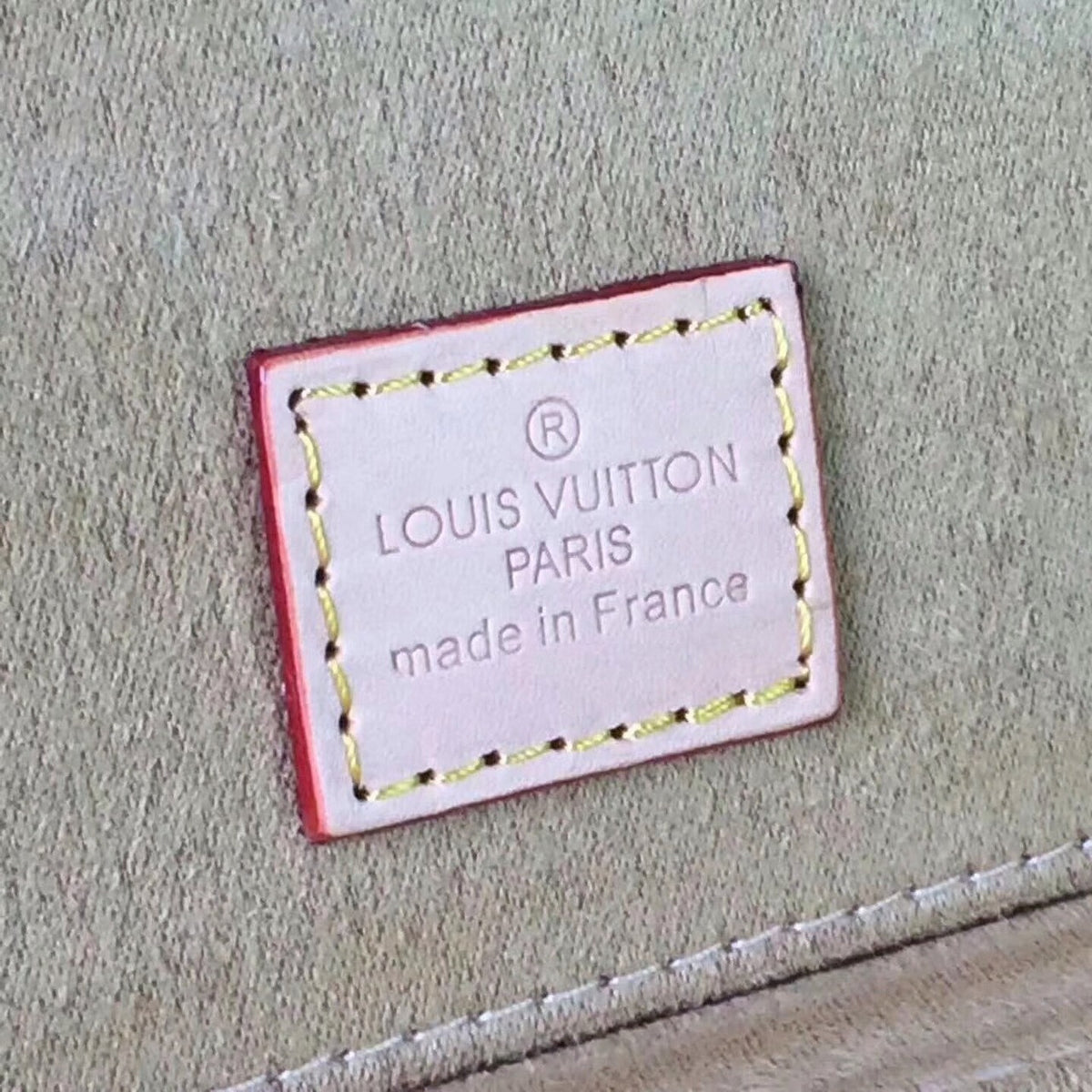 Louis Vuitton 8 WATCH CASE M47641