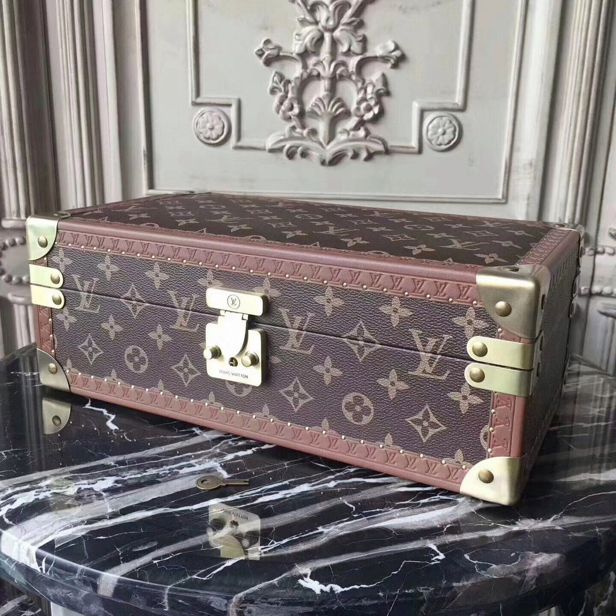 Louis Vuitton 8 WATCH CASE M47641