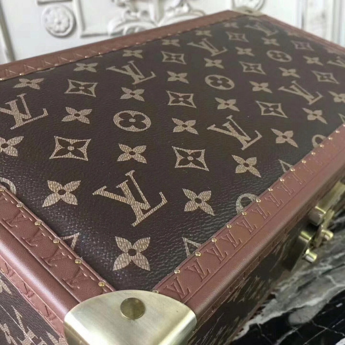 Louis Vuitton 8 WATCH CASE M47641