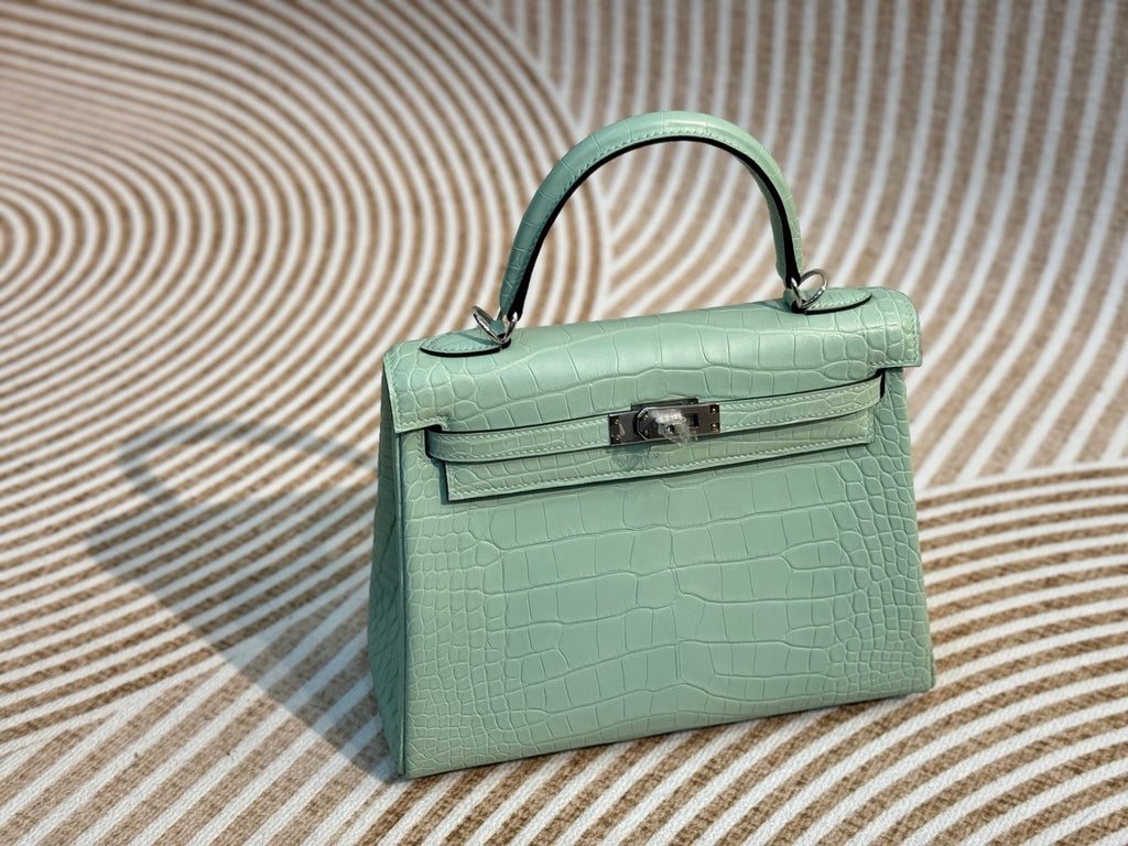 Hermes Mint Alligator KELLY 25 WITH GOLDHARDWARE