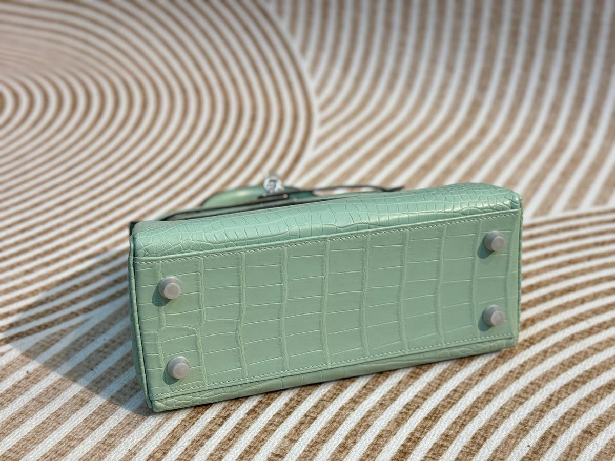 Hermes Mint Alligator KELLY 25 WITH GOLDHARDWARE